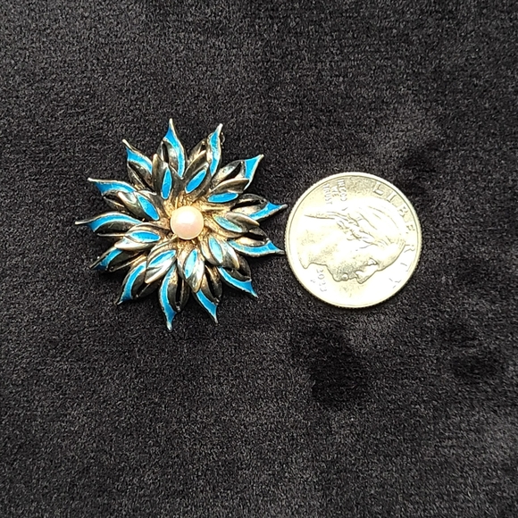 Pearl floral vintage brooch - Picture 3 of 3